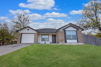 Main picture of 408 W Avenue I