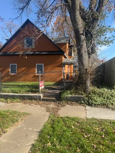 Main picture of 101 S Gray Ave