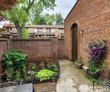 Main picture of 1129 Kirts Blvd