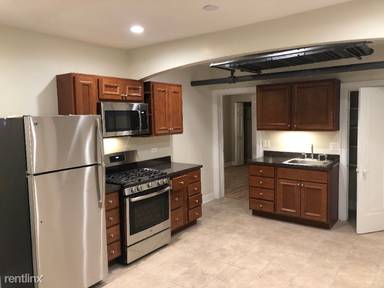 Main picture of 822 E 52nd St