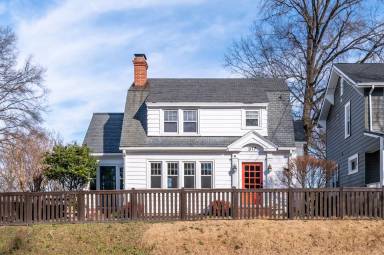 Main picture of 317 W 30th St