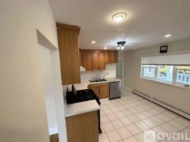 Main picture of 14 Lothrop Ave
