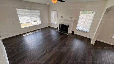 Main picture of 104 S Kincaid St