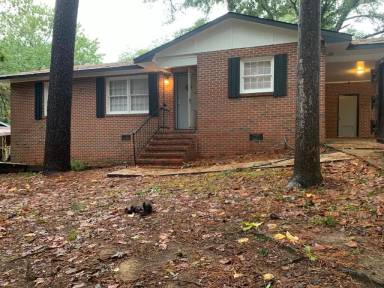 Main picture of 4 Dean Dr