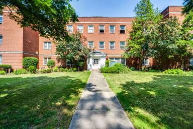 Main picture of 2885 Hampton Rd