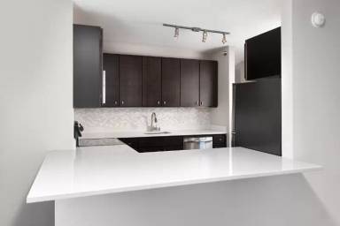 Main picture of 123 W Chestnut St