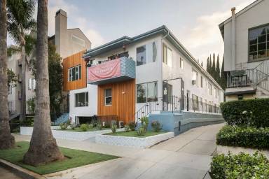 Main picture of 921 N Gardner St