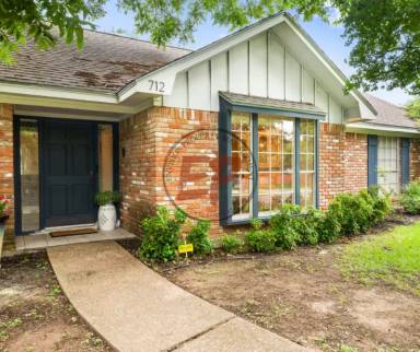 Main picture of 712 Willow Creek Dr