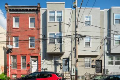 Main picture of 2211 N Camac St
