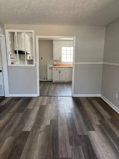 Main picture of 38 W Cooper St