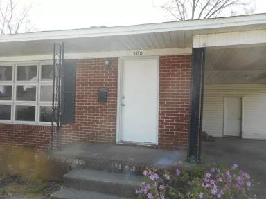 Main picture of 500 McConnell St