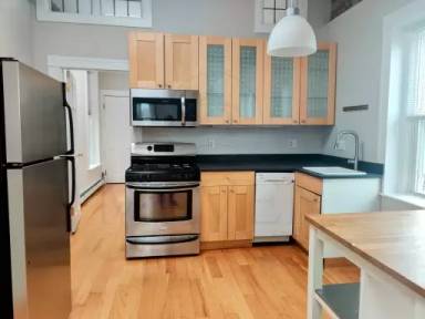 Main picture of 146 Berkshire St
