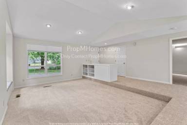 Main picture of 4180 Collins Way