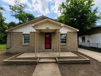 Main picture of 2310 Sonny Perkins St