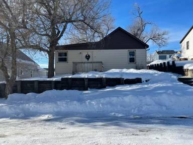 Main picture of 129 2nd St SW