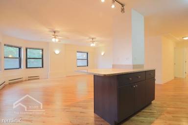 Main picture of 1403 W Lake St