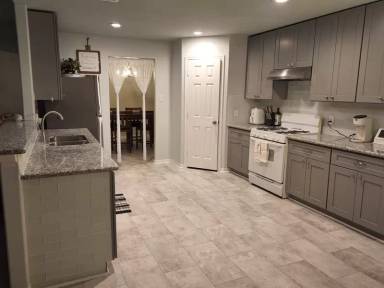 Main picture of 20411 Upper Green St
