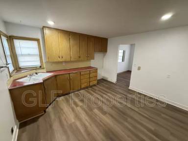 Main picture of 219 N 14th St