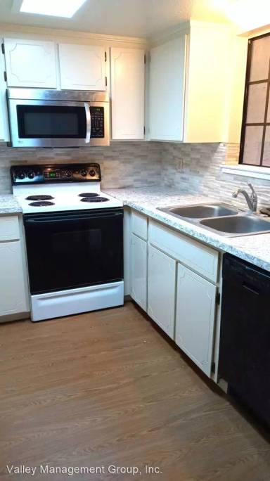 Main picture of 392 S 11th St