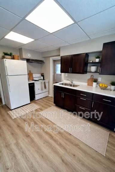 Main picture of 820 W 4th St
