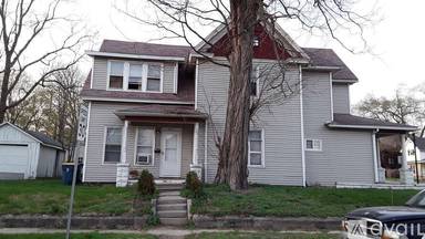 Main picture of 803 N Main St