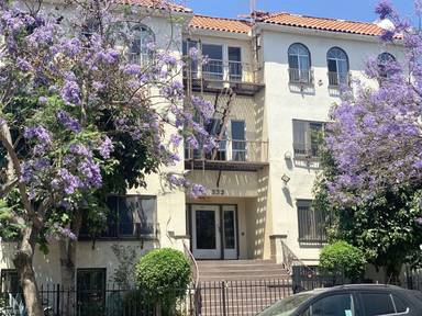 Main picture of 233 S Kenmore Ave