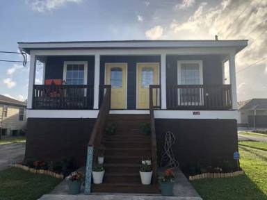 Main picture of 6040 Marigny St