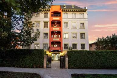 Main picture of 1848 N Gramercy Pl