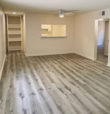 Main picture of 15020 Burbank Blvd