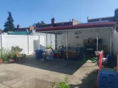 Main picture of 6742 Selfridge St