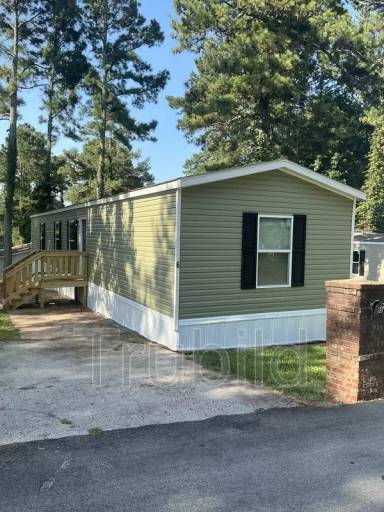 Main picture of 6 Poole Cir