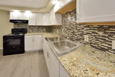 Main picture of 1011 W Princess St