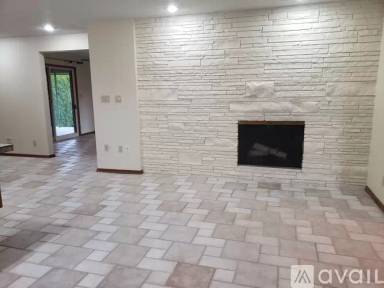 Main picture of 1727 E Pinecrest Rd