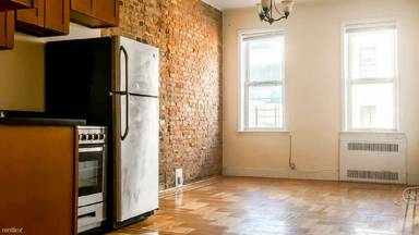 Main picture of 355 S 4th St