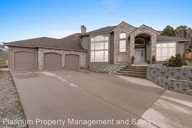 Main picture of 752 Castle Heights Dr
