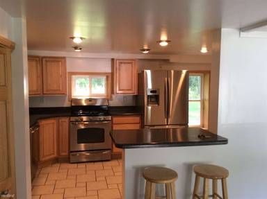 Main picture of 2683 Moran St