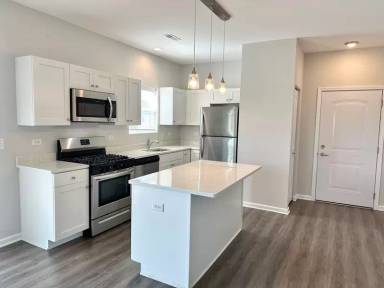 Main picture of 855 E Main St