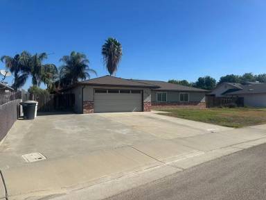 Main picture of 970 Cherry Ln