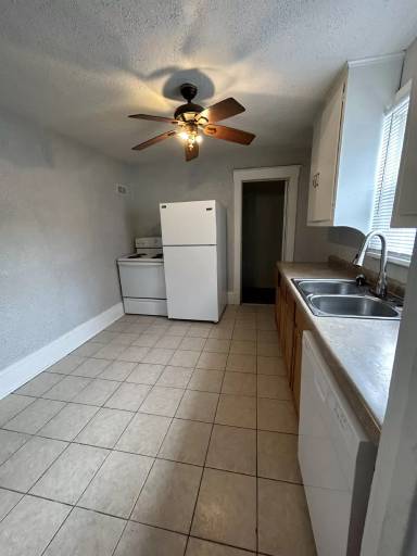 Main picture of 1404 S Main St