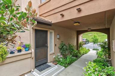Main picture of 9 Silvertide Dr