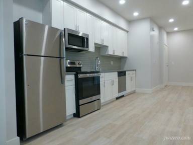 Main picture of 2100 Webster St