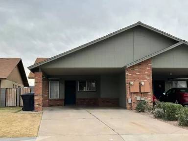 Main picture of 3221 E Crescent Ave