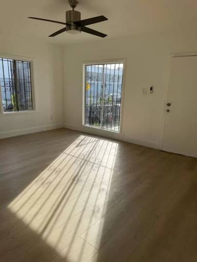 Main picture of 1101-1103 W 40th Pl