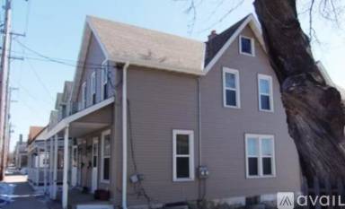 Main picture of 109 W State St
