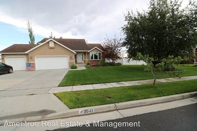 Main picture of 2042 W Silver Tree Cir