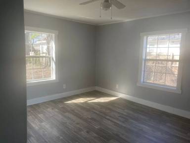 Main picture of 905 S 15th St