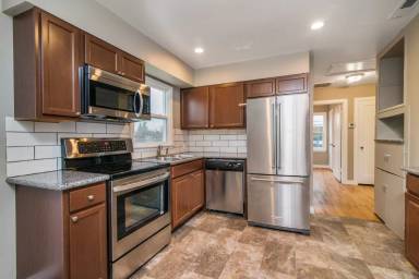 Main picture of 10415-10417 E Maxwell Ave