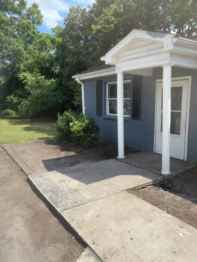 Main picture of 914 Railroad St