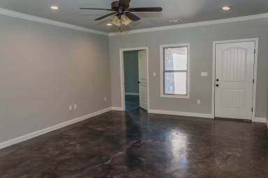 Main picture of 202 Lake Dr