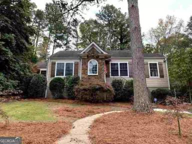 Main picture of 585 Highland Ave